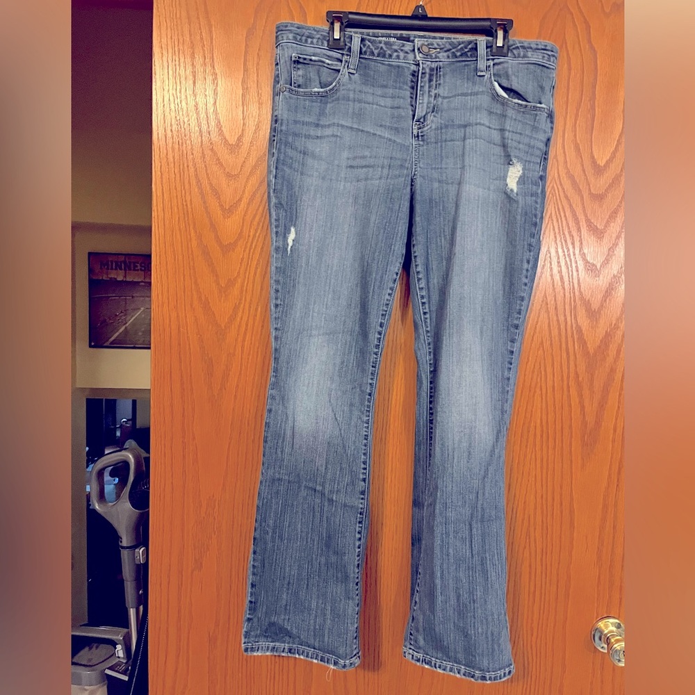 Simply Vera Vera Wang, light blue denim, boot cut, size 16, mid rise jeans.